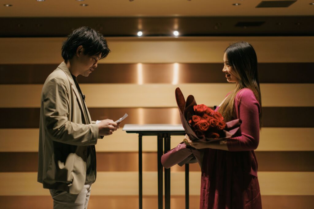 アンドモアのプロポーズプランナーによりプロポーズが成功したカップル