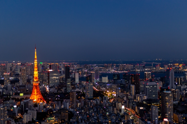 東京タワーが見えるホテルの部屋のイメージ