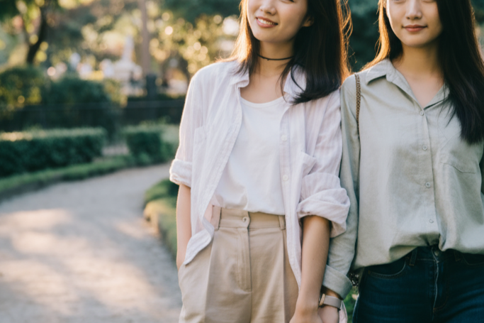 女性カップルのイメージ